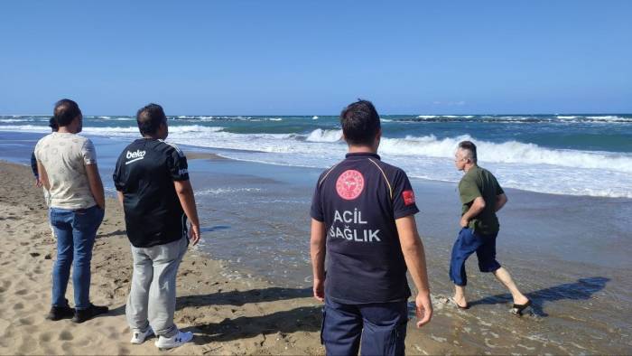 Denize Giren 14 Yaşındaki Çocuk Dalgalar Arasında Kayboldu