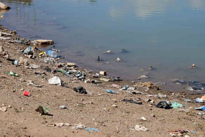 Vali Çöp Topladı, Göleti Kirletene Yasal İşlem Talimatı Verdi