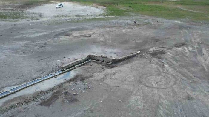 Suların Çekildiği Sazlıdere Barajı’nda Tarihi Köprü Ve Yalak Ortaya Çıktı