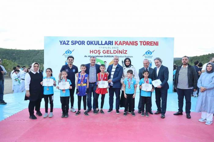 Bakan Bak: "kötü Alışkanlıklarla Mücadelede En Önemli Rolü Spor Aktiviteleri Alıyor”