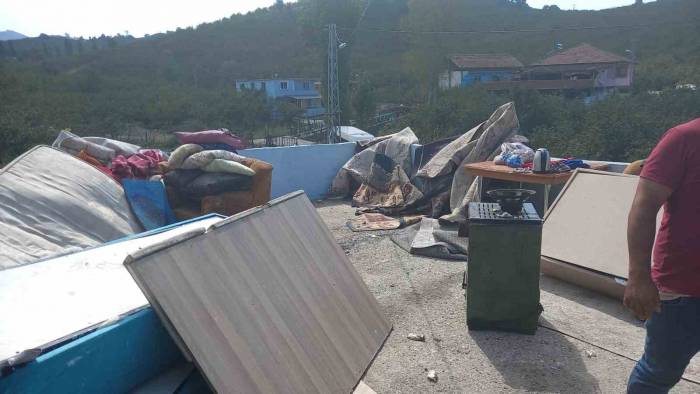 Evde Çıkan Yangında Bir Oda Tamamen Yandı