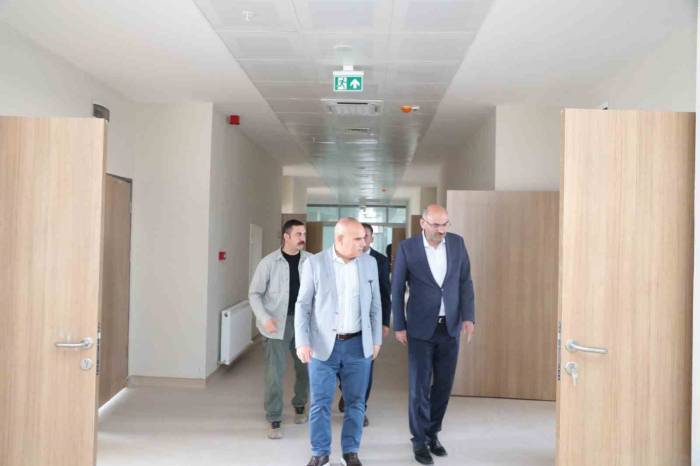Ağrı Valisi Koç, Sağlık Ve Turizm Tesislerini Gezdi