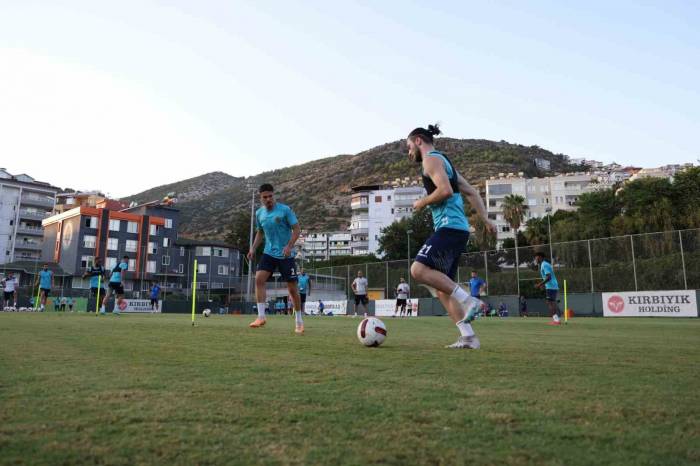 Alanyaspor, Fenerbahçe Maçı Hazırlıklarına Başladı