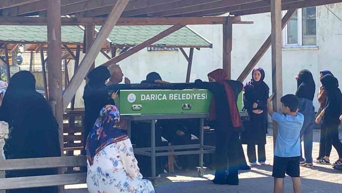 Kocası Tarafından Katledilen Kadın Son Yolculuğuna Uğurlandı