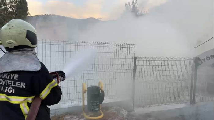 İnşaatın İçindeki Saman Balyaları Kül Oldu
