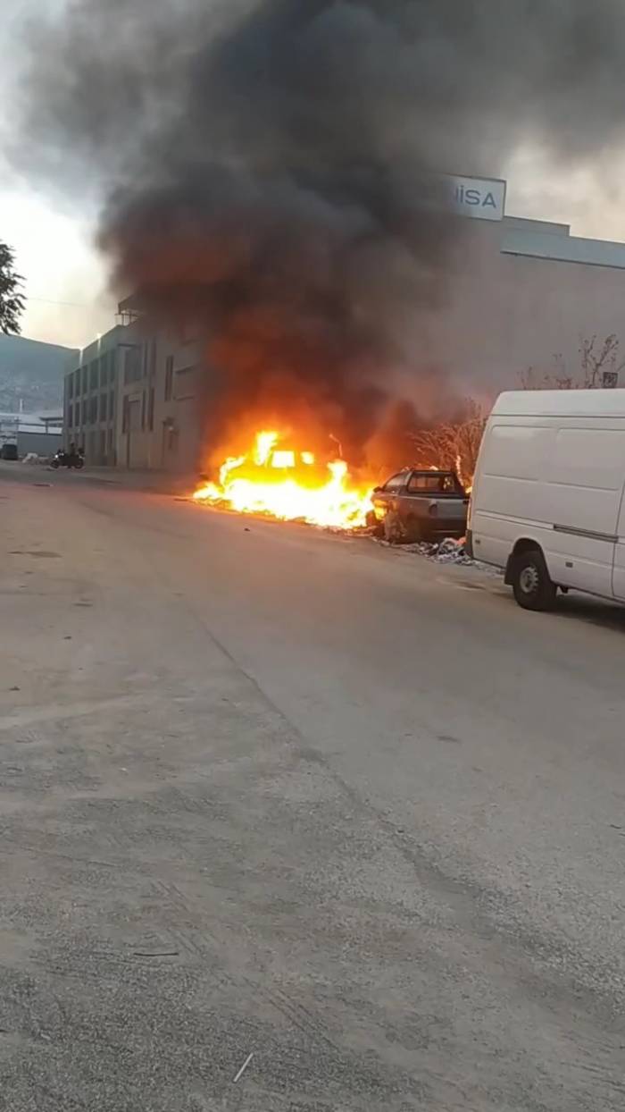 Çocukların Ateşle Oyunu 3 Aracı Böyle Küle Çevirdi
