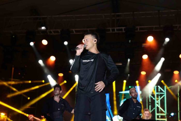 Edis Ataşehir’de Hayranlarına Unutulmaz Bir Gece Yaşattı