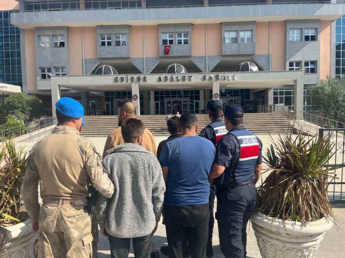Göçmen Kaçakçılarına Hava Destekli Operasyon: 2 Bin 715 Kaçak Göçmen Yakalandı, 52 Organizatör Tutuklandı