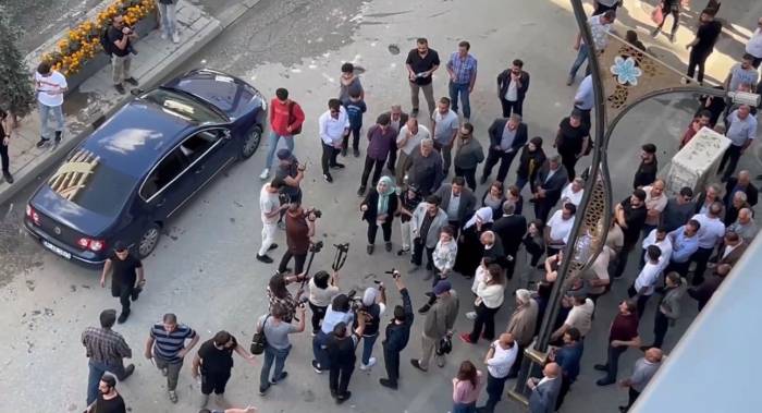 Yüksekova’da Pkk Operasyonlarını Protesto Etmek İsteyen Gruba Polisten Müdahale