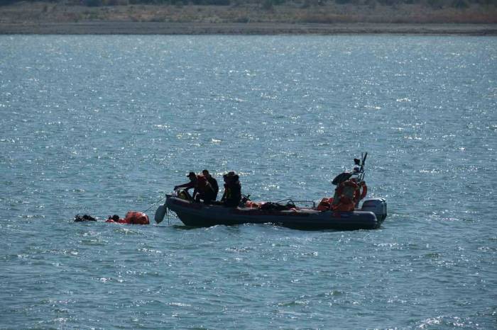 Helikopter Mürettebatından Birinin Cansız Bedenine Ulaşıldı