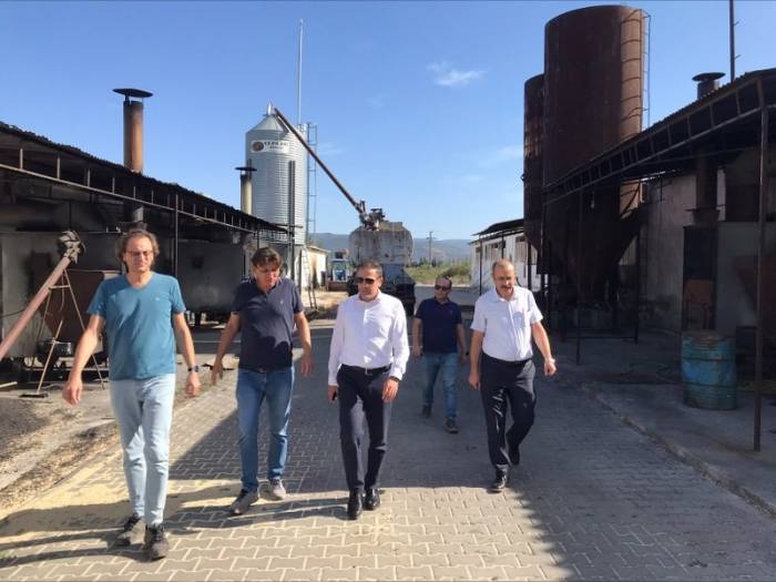 Burhaniye’de, Kaymakam Memiş Yumurta Ve Et Üretim Tesislerini Ziyaret Etti