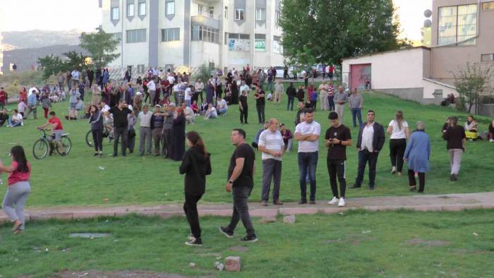 Yangını Film İzler Gibi İzlediler