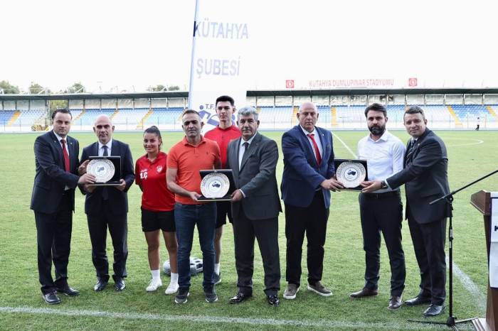 Kütahya’da Türkiye Futbol Faal Hakemler Ve Gözlemciler Derneği Sezonu Açtı