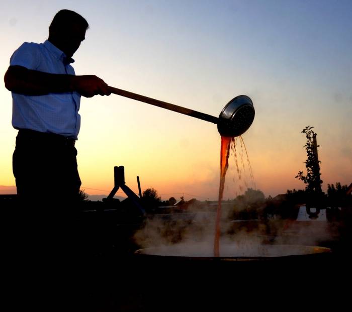 Pekmez Kazanları Kaynamaya Başladı