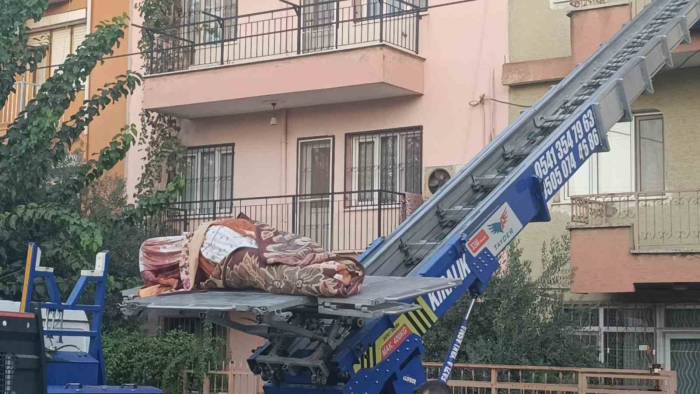 Cansız Bedeni Yük Asansörüyle Taşındı