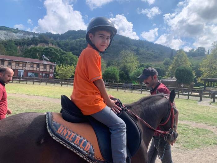 Minik Öğrenciler, Binicilik Tesislerinde Keyifli Vakit Geçirdi