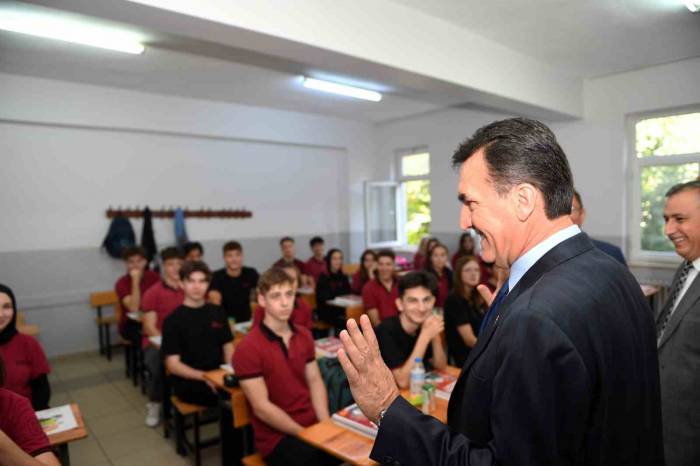 Başkan Dündar, Yeni Haftaya Okulda Başladı