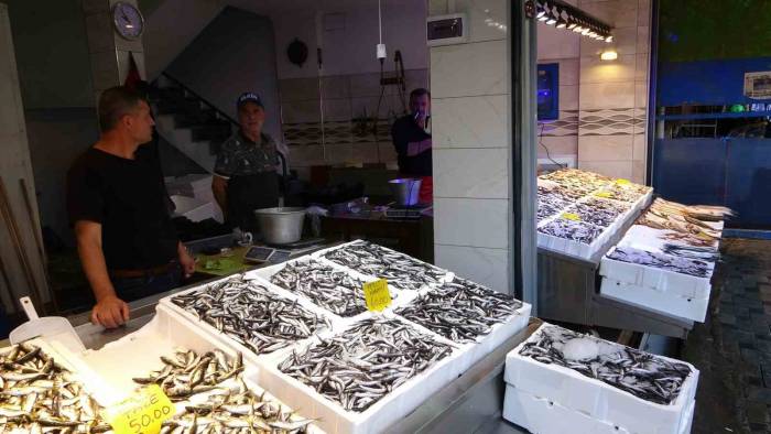 Tezgahlarda Bütün Balık Çeşitleri Var Bir Tek O Yok