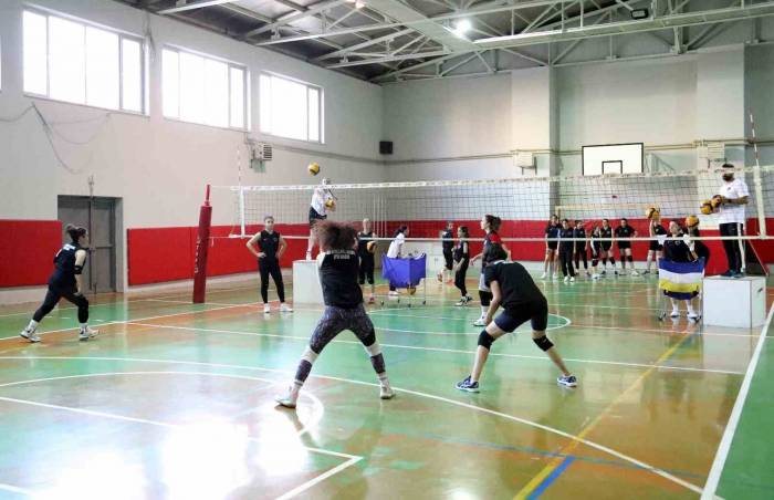 Van’ın Kızları Yeni Sezon İçin File Başına Geçti