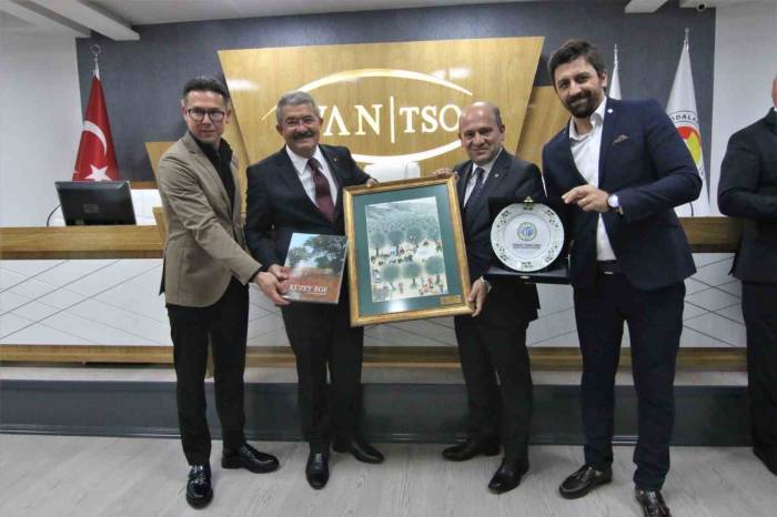 Edremit’ten Edremit’e Uçak Seferleri İçin Bir Araya Geldiler