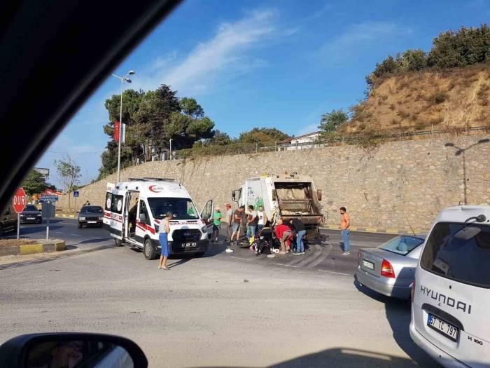 Motosiklet Çöp Kamyonuna Çarptı:1 Yaralı