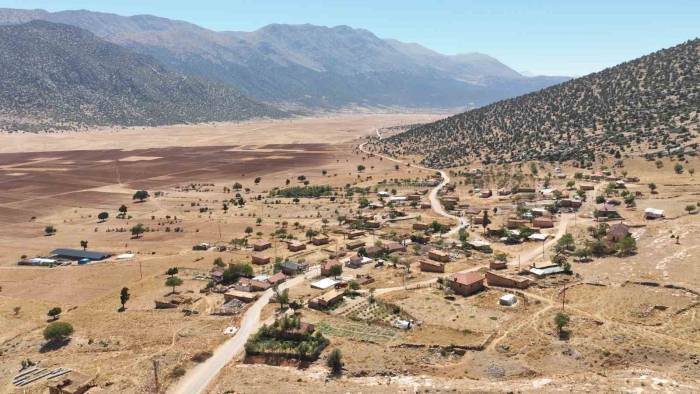 Beğiş Susuzu Projesi İle Kurak Topraklar Suya Kavuşup Yeniden Yeşerecek