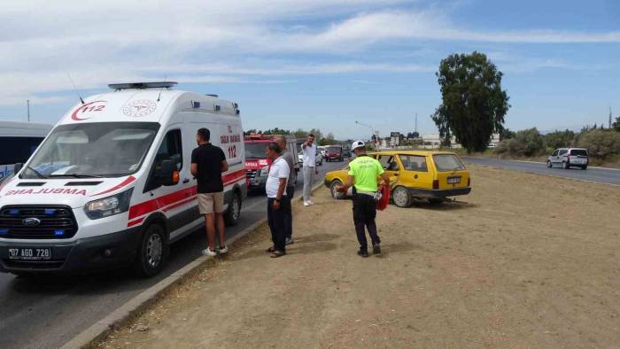 Motosiklet Sürücüsünün Metrelerce Savrulduğu Aynı Kavşakta 1 Saat Arayla Yaşanan İki Kazada Araçlar Hurdaya Döndü