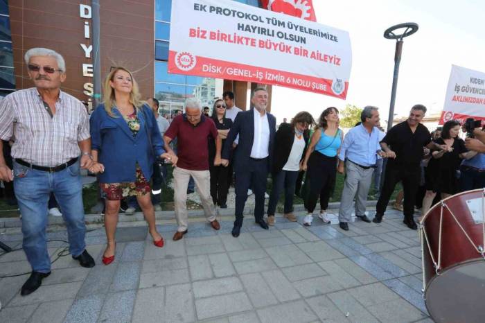 Bayraklı’da ’ek Protokol’ Kutlaması