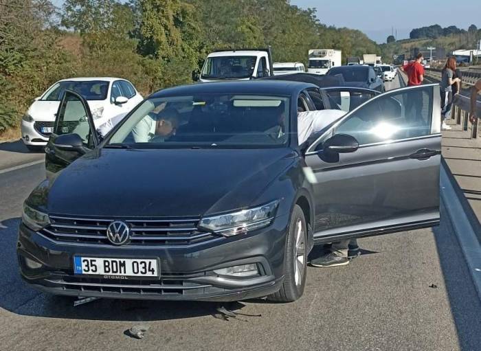 Bursa’da İki Otomobil Çarpıştı: 7 Kişi Yaralandı