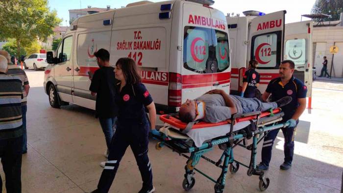 Bursa’da Motosiklet Yayaya Çarptı: 2 Yaralı