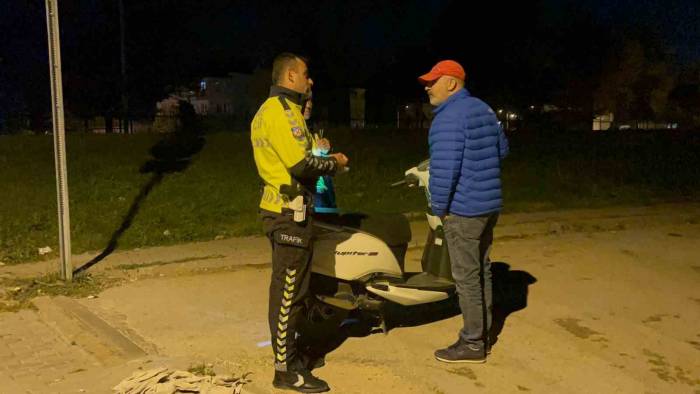 Devrilen Motosikletten Düşen Alkollü Sürücü Ekiplere Zor Anlar Yaşattı