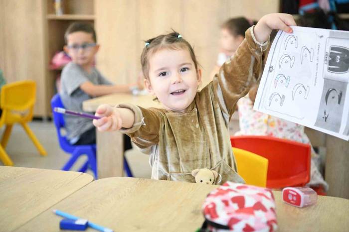 Minikler Bu Kurslarda Eğlenerek Öğreniyor