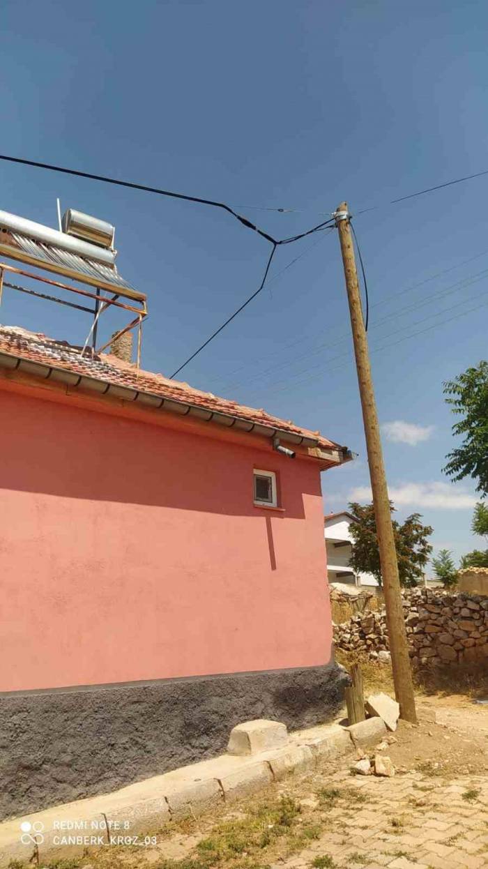 Tehlike Arz Eden Telefon Direği Düzeltildi