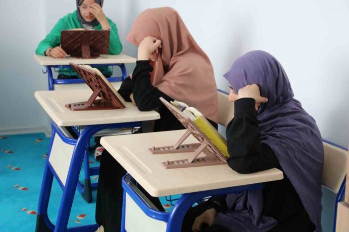 Gediz Müftüsü Sebahattin Turan: "havva Ana Kız Kur’an Kursu Örnek Bir Kurs Oldu”