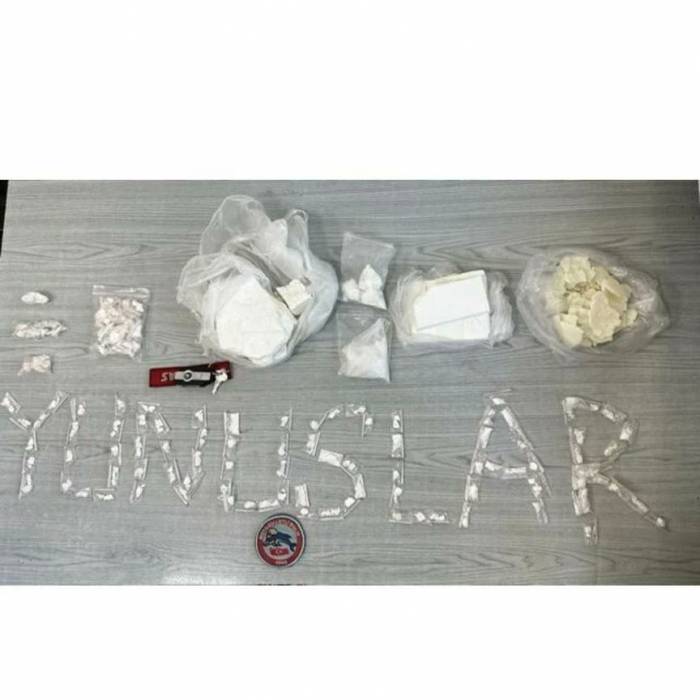 İzmir’de Motosikletli Polisler 1,5 Kilo Uyuşturucu Ele Geçirdi