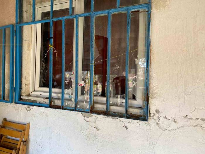 Ümraniye’de Kadın Cinayeti: Eşini Boğazından Bıçaklayarak Öldürdü