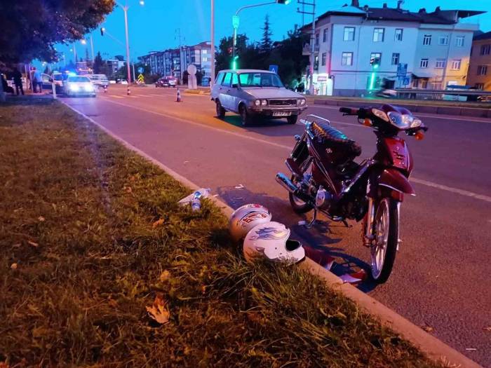 Tavşanlı’da Otomobil İle Motosiklet Çarpıştı: 2 Yaralı