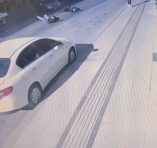 Motosikletin Karıştığı Kaza Güvenlik Kamerasına Yansıdı