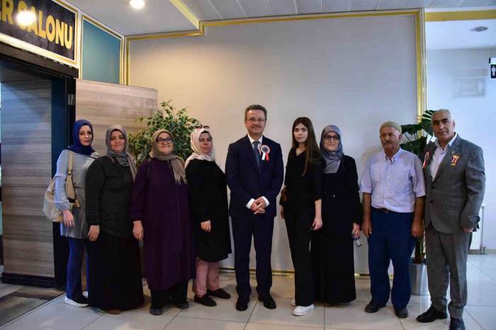 Vali Ünlü’den Gaziler Onuruna Yemek