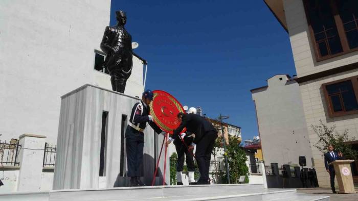 Bingöl Valisi Usta: "Bu İnsanlar Vatan İçin, Millet İçin, Ülkenin Bekası İçin Canlarını Ortaya Koyup Savaştılar"