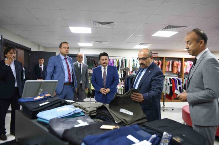 Vali Ustaoğlu’dan Altıeylül Belediyesi’ne Ziyaret