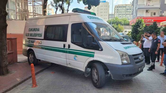 Evinde Ölü Bulundu