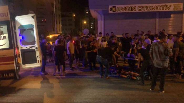 Adana’da Otomobil Motosiklete Çarptı: 1 Yaralı