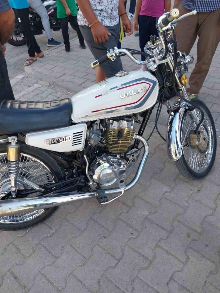 Otomobil İle Motosiklet Çarpıştı