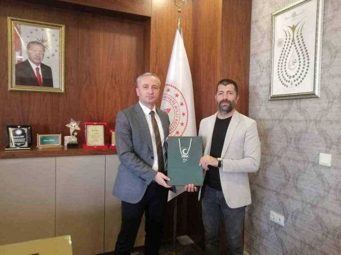 Yeşilay Ağrı Şube Başkanı Aslan’dan Milli Eğitim Müdürü Kökrek’e Ziyaret