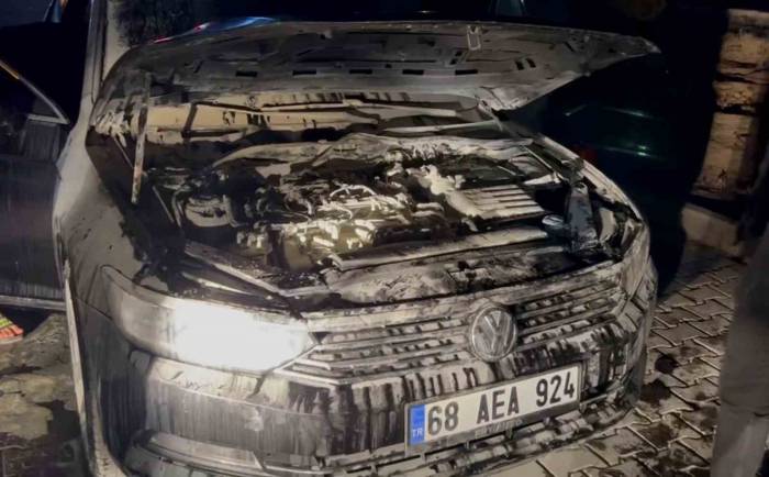 Aksaray’da Seyir Halindeki Otomobilin Motor Bölümü Yandı