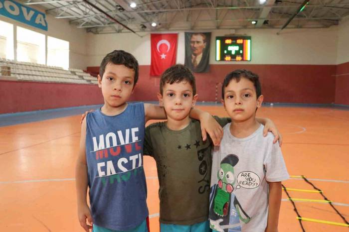 Üçüz Minik Kardeşler Aynı Takımda Ter Döküyor