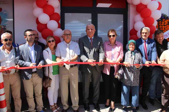 Efeler’de On İkinci Kitap Kafe Açıldı