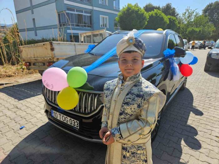 Sındırgı’nın Togg’u Sünnet Aracı Oldu