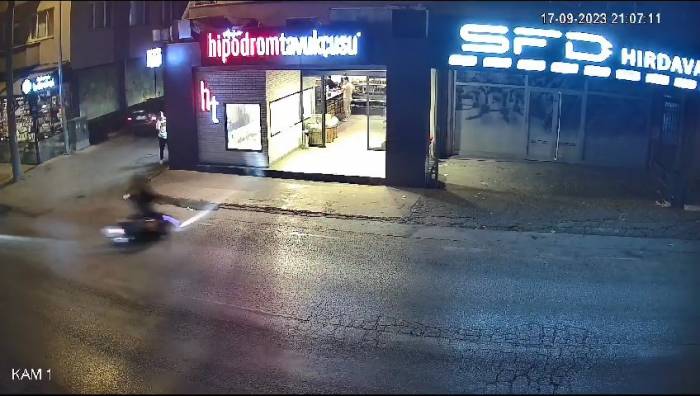 Motosiklete Çarpan Motosikletli Metrelerce Böyle Savruldu